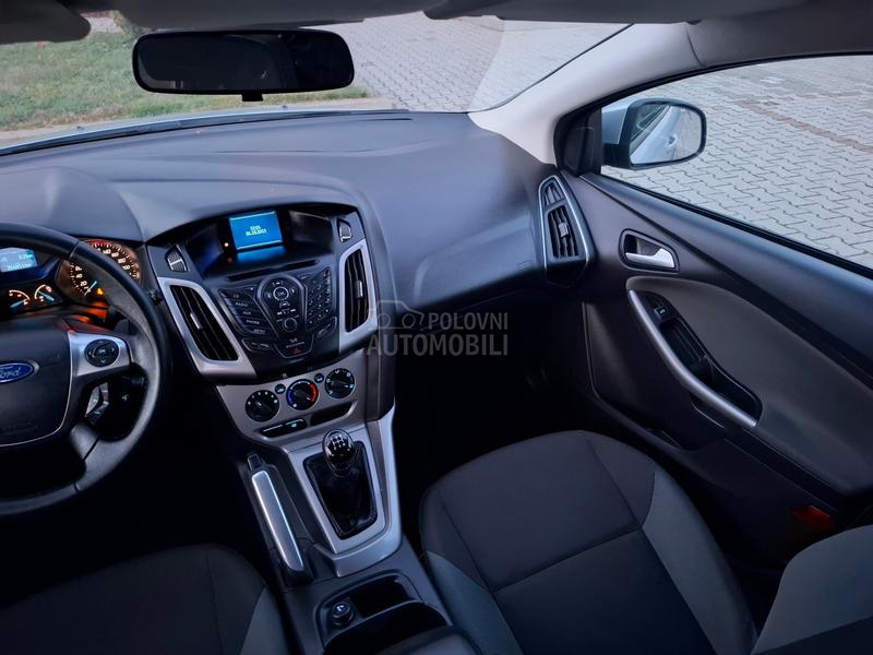 Ford Focus 1.6 77