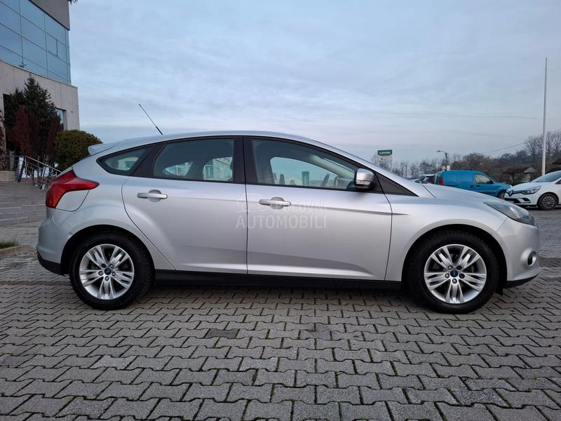 Ford Focus 1.6 77