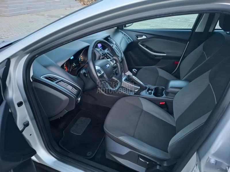 Ford Focus 1.6 77