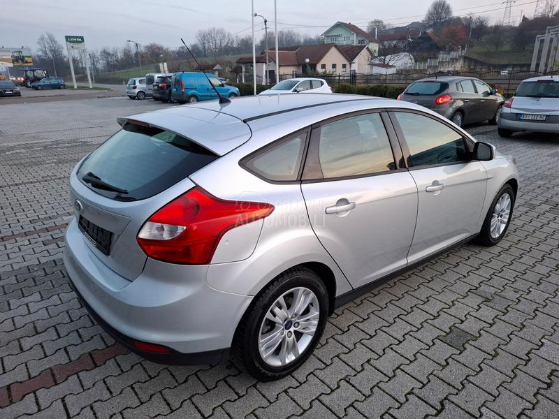 Ford Focus 1.6 77