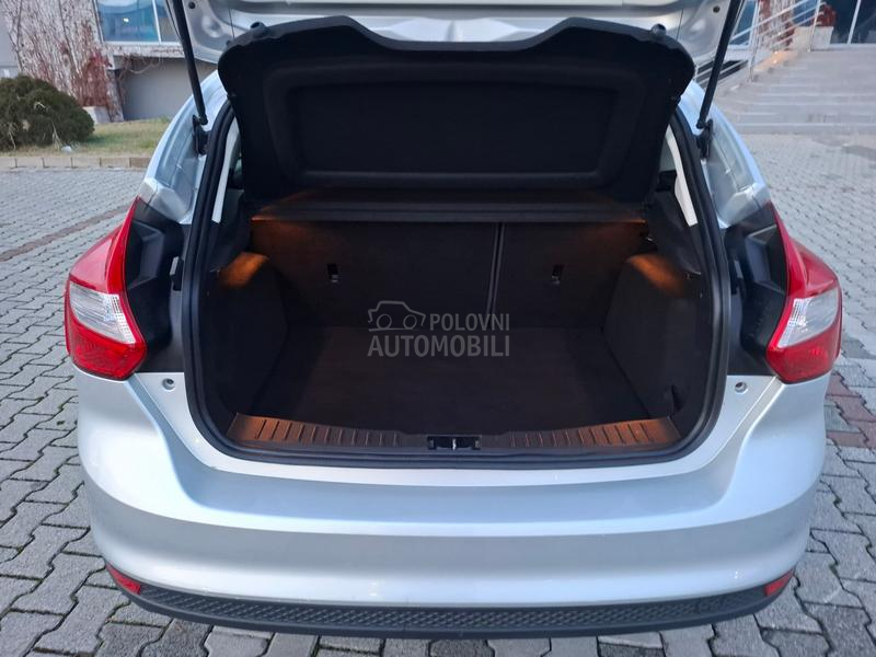 Ford Focus 1.6 77