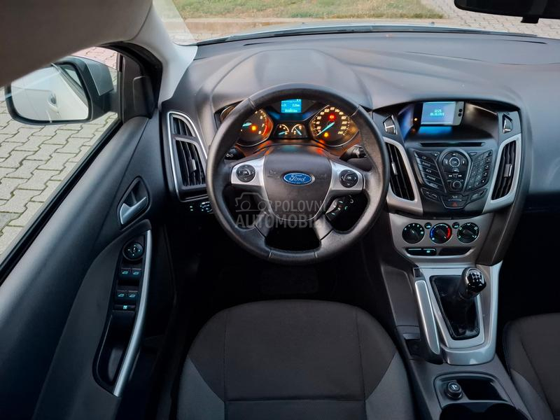 Ford Focus 1.6 77