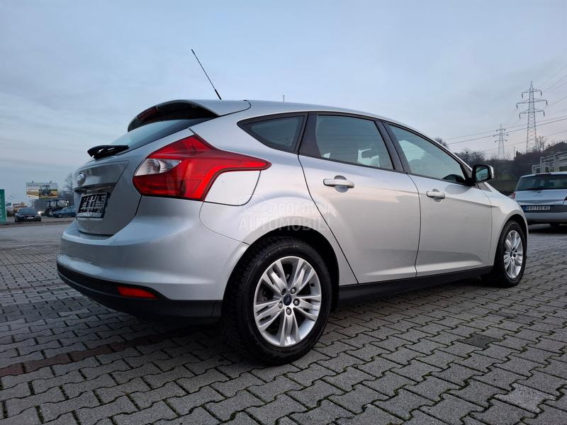 Ford Focus 1.6 77