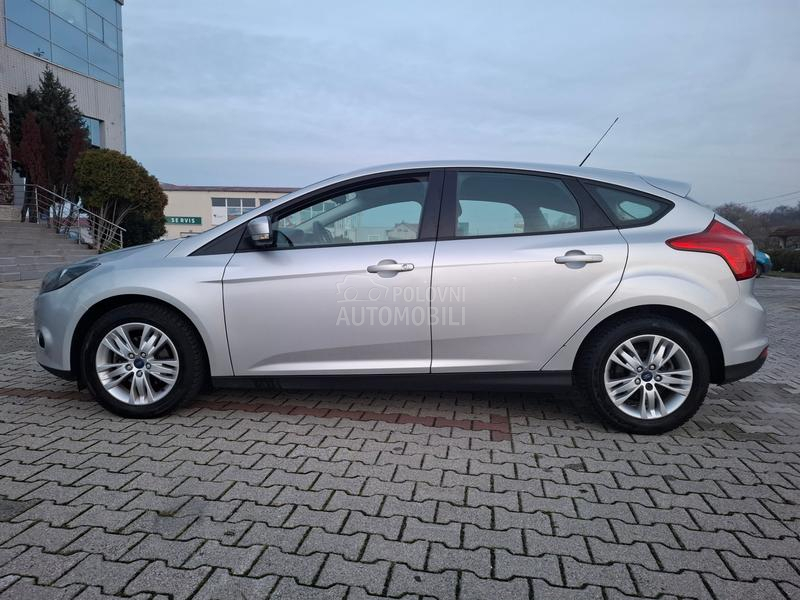Ford Focus 1.6 77
