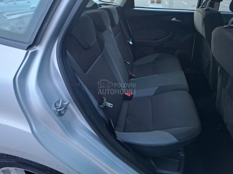 Ford Focus 1.6 77