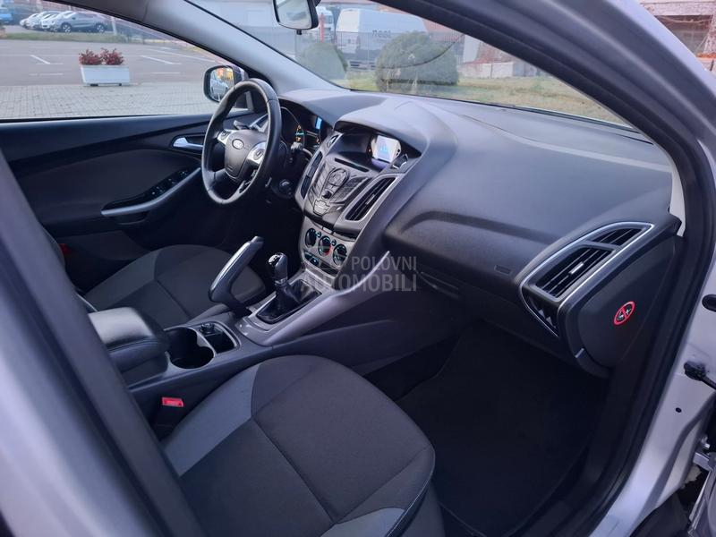 Ford Focus 1.6 77