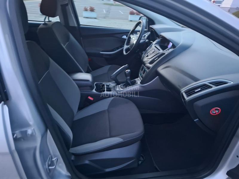 Ford Focus 1.6 77