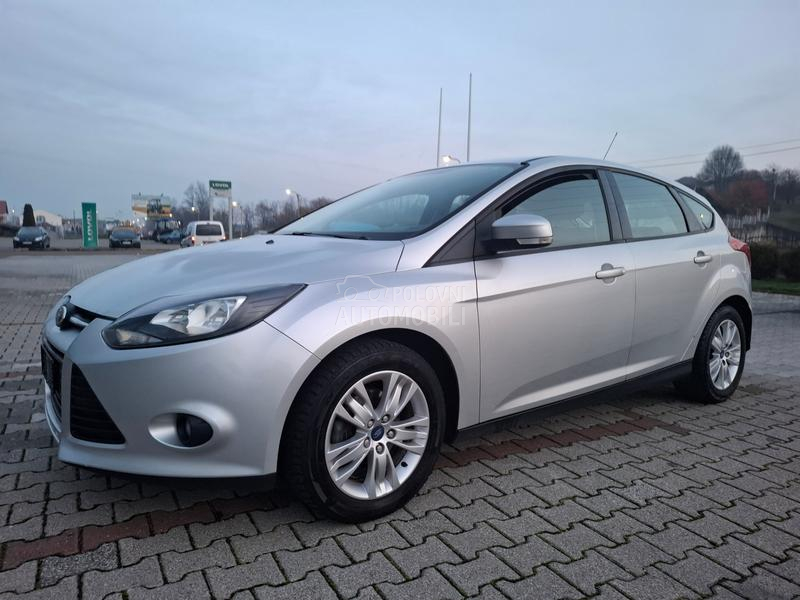 Ford Focus 1.6 77