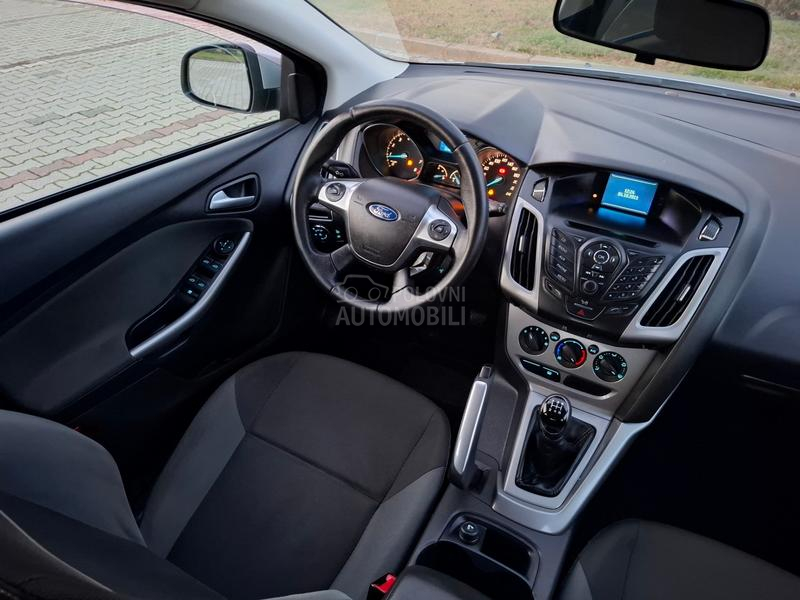 Ford Focus 1.6 77