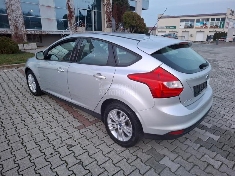 Ford Focus 1.6 77