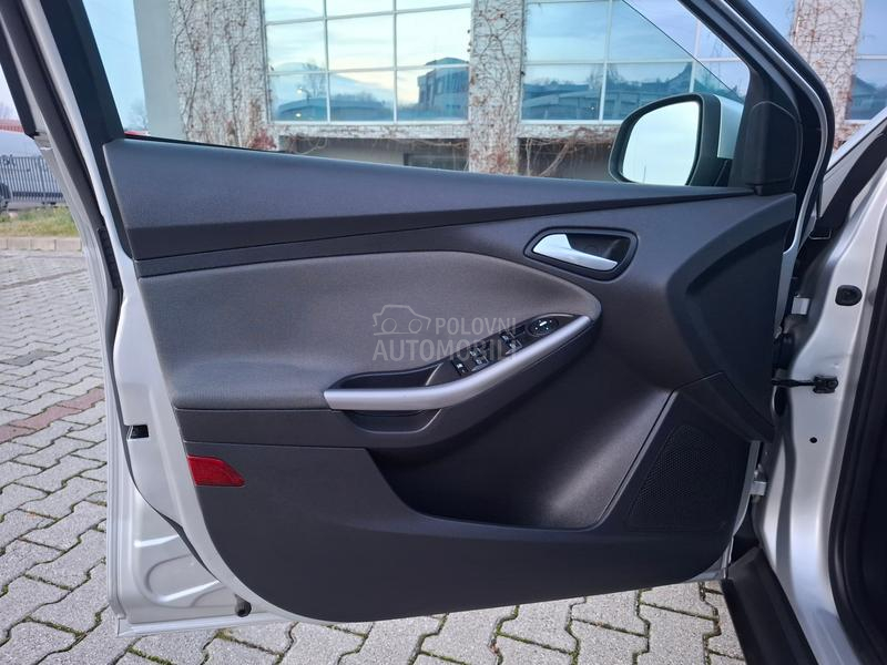 Ford Focus 1.6 77