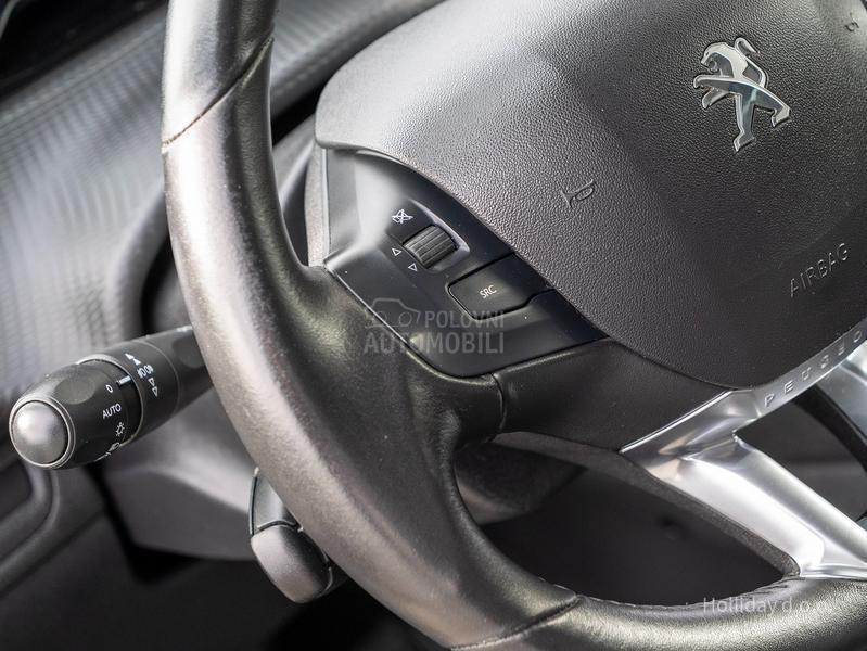 Peugeot 208 1.2PureTech Led