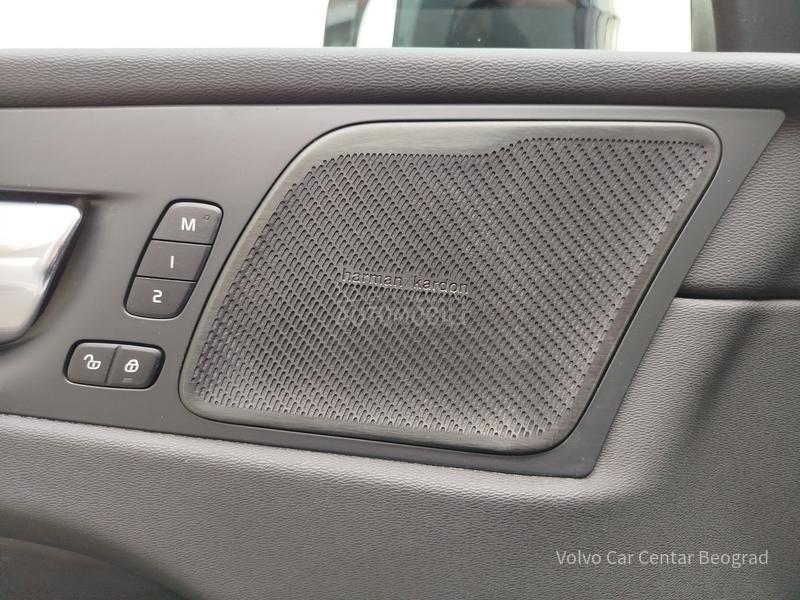 Volvo XC60 B5 AWD R-DESIGN