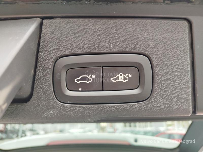 Volvo XC60 B5 AWD R-DESIGN