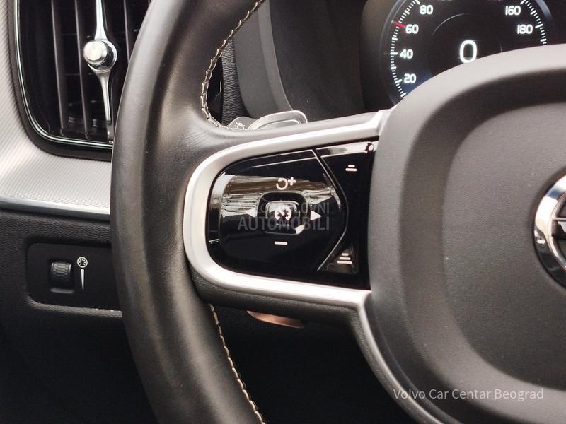 Volvo XC60 B5 AWD R-DESIGN