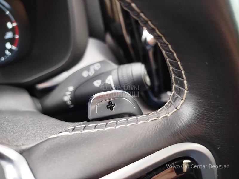 Volvo XC60 B5 AWD R-DESIGN