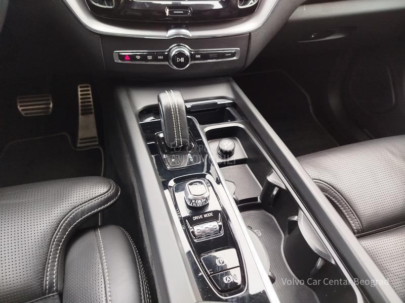 Volvo XC60 B5 AWD R-DESIGN