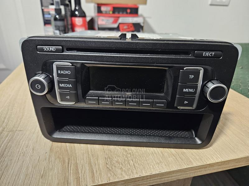 Fabricki radio za polo i golf