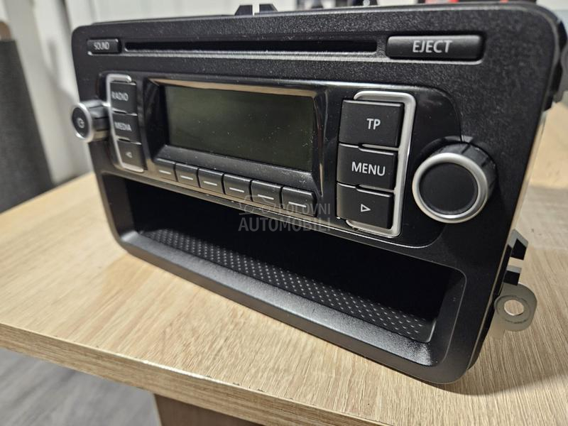 Fabricki radio za polo i golf