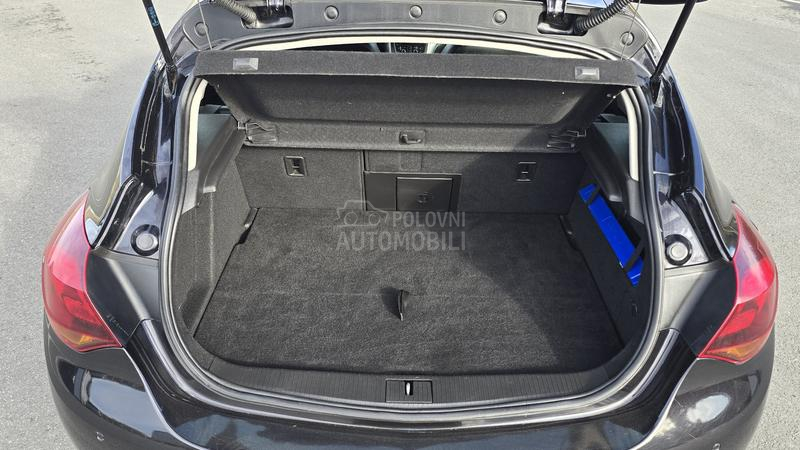 Opel Astra J 1.6T COSMO
