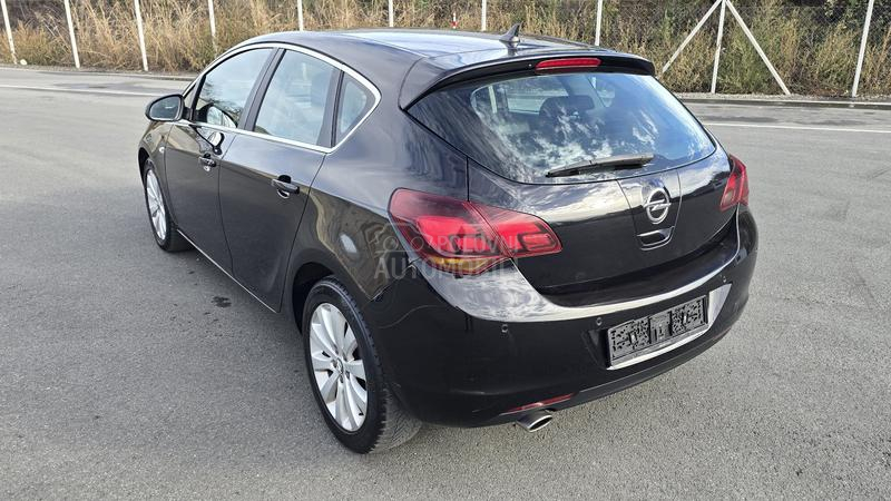 Opel Astra J 1.6T COSMO