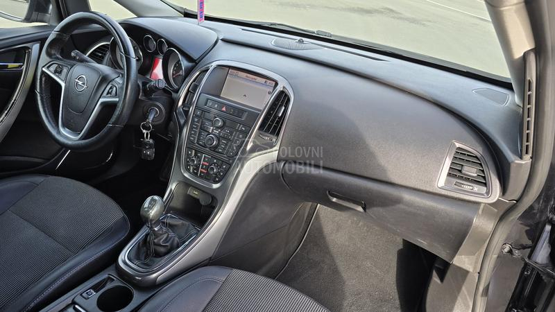 Opel Astra J 1.6T COSMO