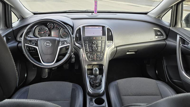 Opel Astra J 1.6T COSMO