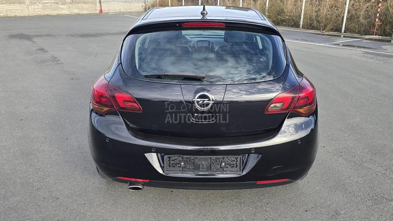 Opel Astra J 1.6T COSMO