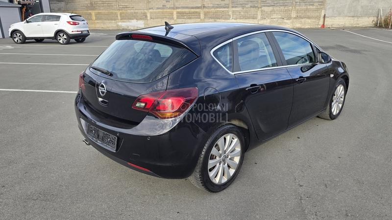 Opel Astra J 1.6T COSMO