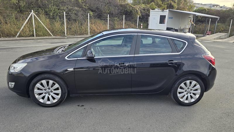 Opel Astra J 1.6T COSMO