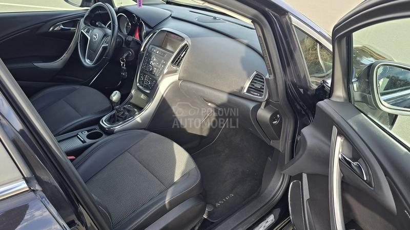 Opel Astra J 1.6T COSMO