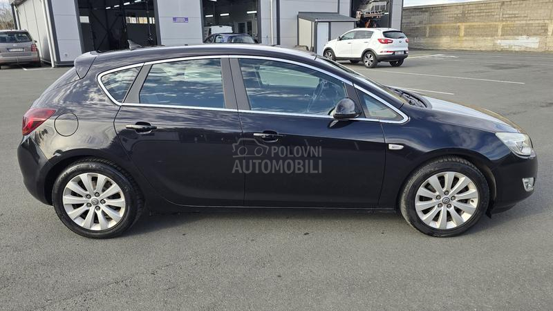 Opel Astra J 1.6T COSMO
