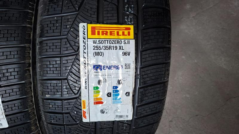 Pirelli 255/35 R19 Zimska
