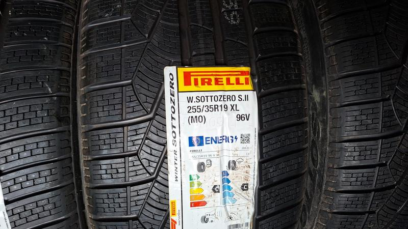 Pirelli 255/35 R19 Zimska