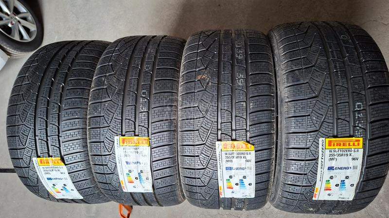 Pirelli 255/35 R19 Zimska