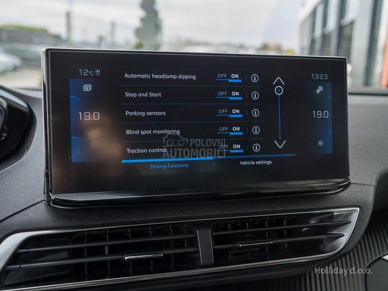 Peugeot 3008 1.5Blue HDI Allure