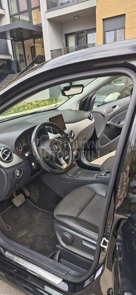 Mercedes Benz B 180 rezervisan