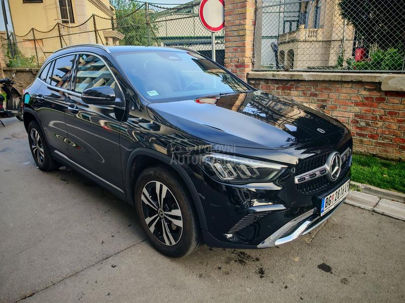 Mercedes Benz GLA 180 Progressive 7g-DCT