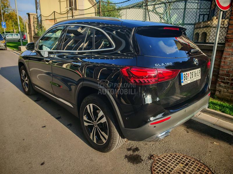 Mercedes Benz GLA 180 Progressive 7g-DCT