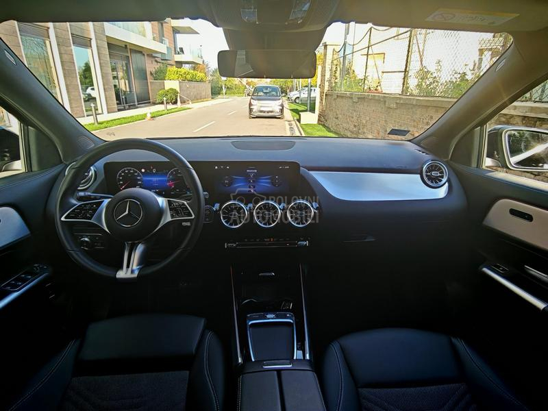 Mercedes Benz GLA 180 Progressive 7g-DCT