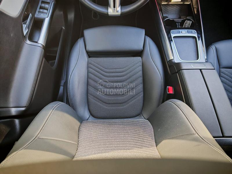 Mercedes Benz GLA 180 Progressive 7g-DCT