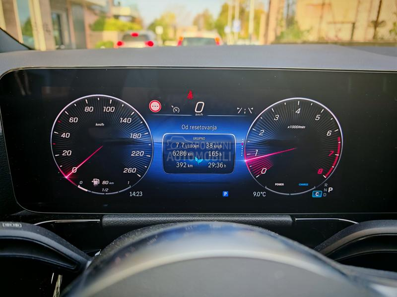 Mercedes Benz GLA 180 Progressive 7g-DCT