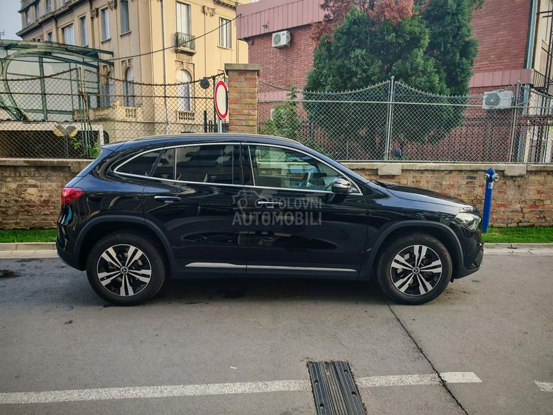 Mercedes Benz GLA 180 Progressive 7g-DCT