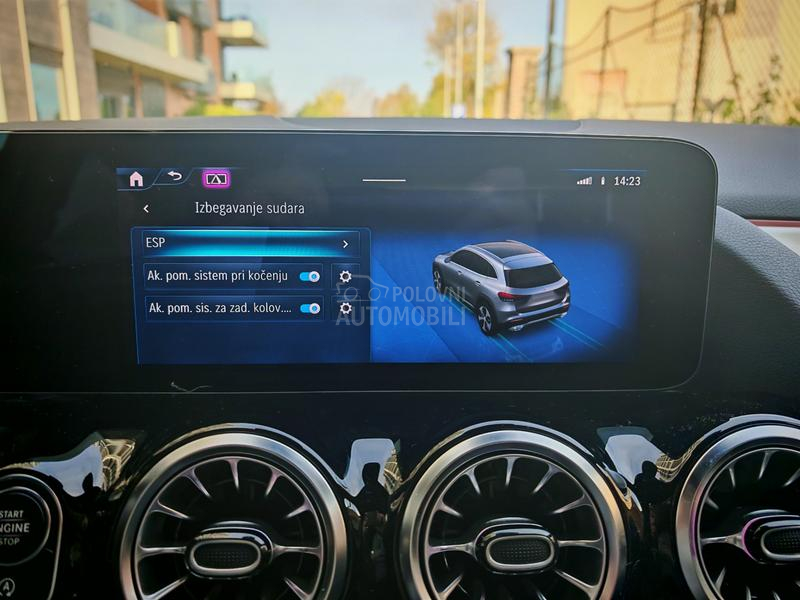 Mercedes Benz GLA 180 Progressive 7g-DCT