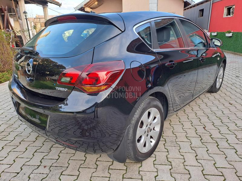 Opel Astra J 1.6  125000 k.m CH