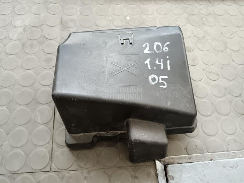 Kutija i poklopac osiguraca