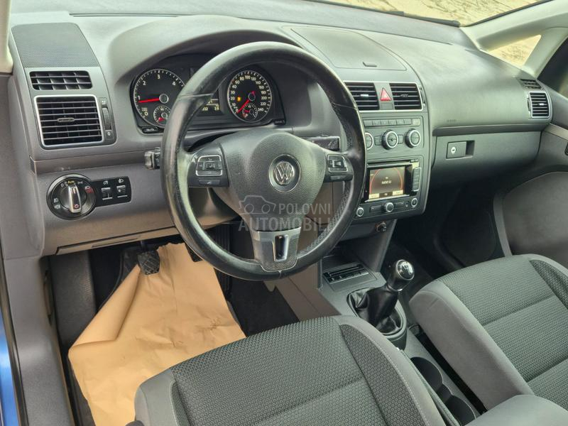 Volkswagen Touran 1.6 TDI N A V. I