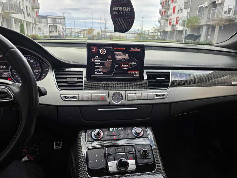 Audi S8 