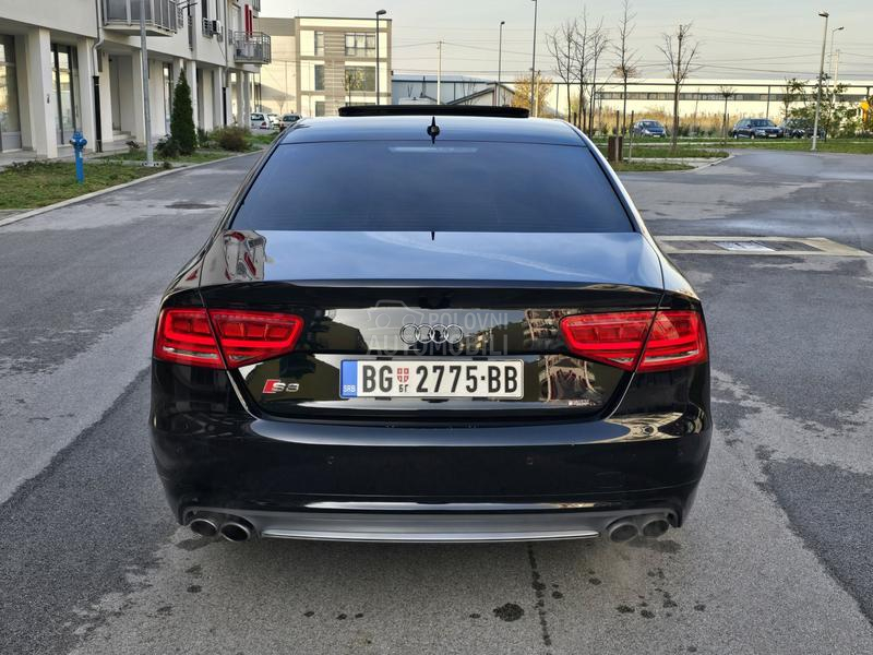 Audi S8 