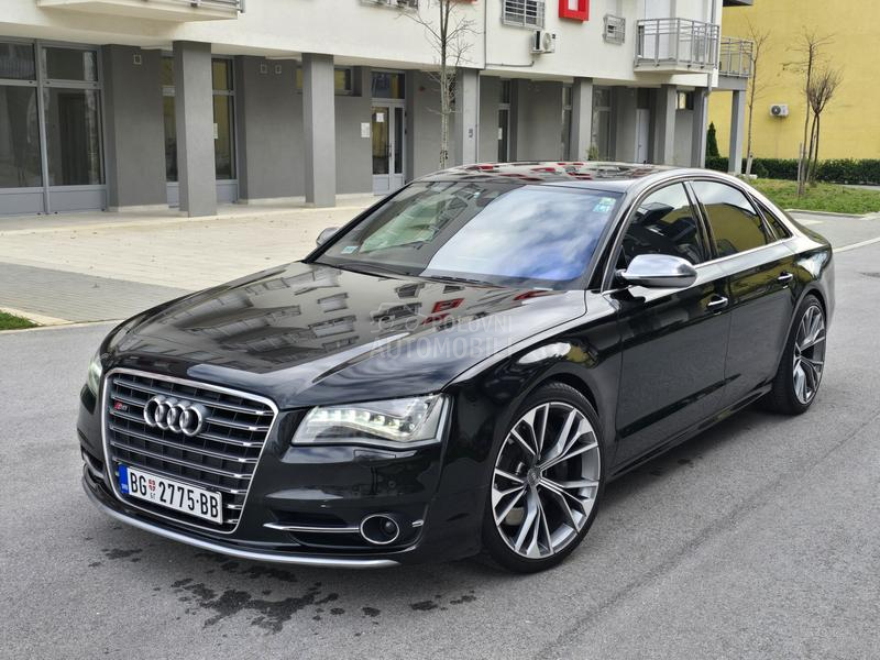 Audi S8 
